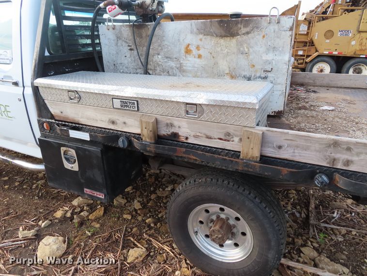 image for item DD6396 1997 Ford F350 flatbed pickup truck