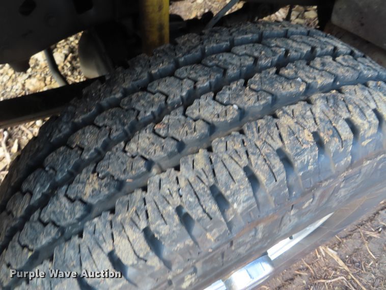 image for item DD6396 1997 Ford F350 flatbed pickup truck