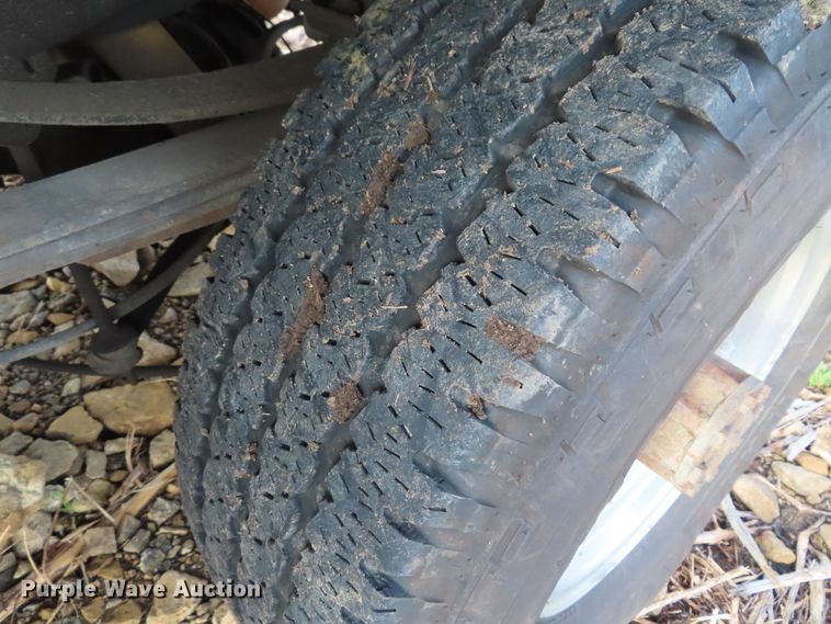 image for item DD6396 1997 Ford F350 flatbed pickup truck