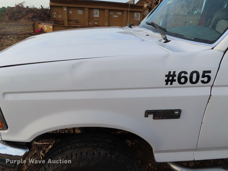 image for item DD6396 1997 Ford F350 flatbed pickup truck