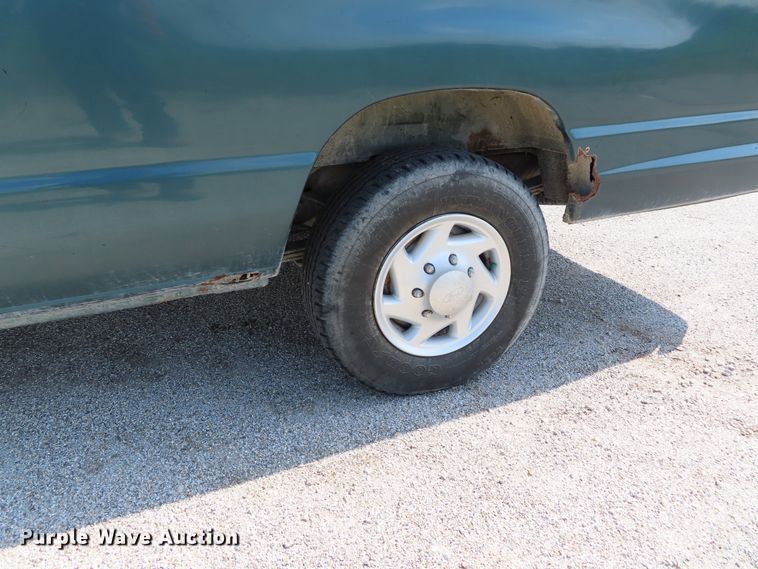 image for item DD6401 1997 Ford Club Wagon van