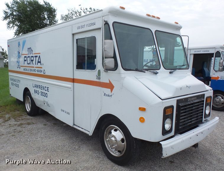 image for item DE2360 1995 GMC P3500 pressure washer truck