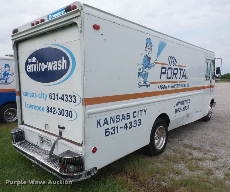 image for item DE2360 1995 GMC P3500 pressure washer truck