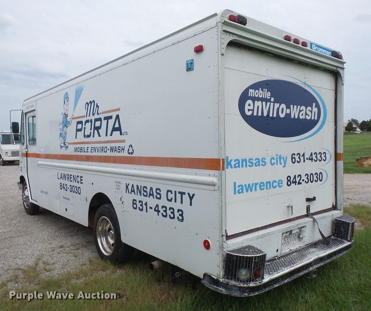 image for item DE2360 1995 GMC P3500 pressure washer truck