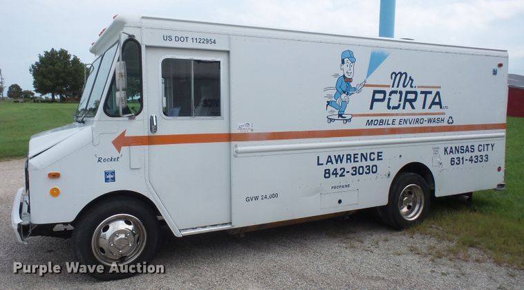 image for item DE2360 1995 GMC P3500 pressure washer truck