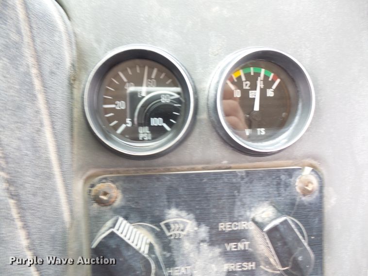 image for item DE2360 1995 GMC P3500 pressure washer truck