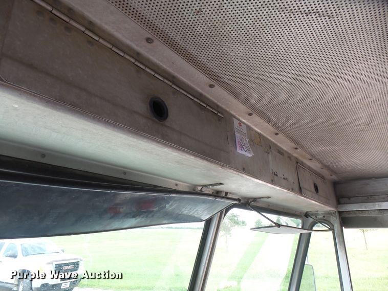 image for item DE2360 1995 GMC P3500 pressure washer truck