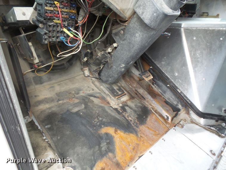 image for item DE2360 1995 GMC P3500 pressure washer truck