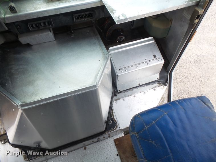 image for item DE2360 1995 GMC P3500 pressure washer truck