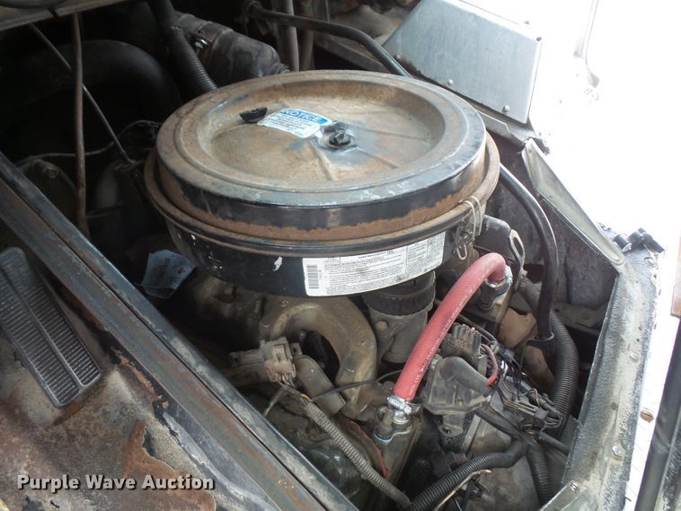 image for item DE2360 1995 GMC P3500 pressure washer truck