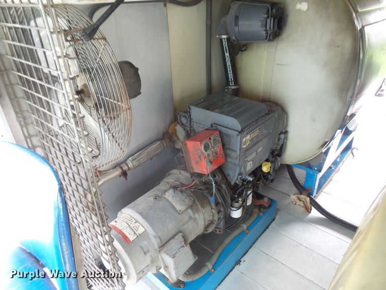 image for item DE2360 1995 GMC P3500 pressure washer truck