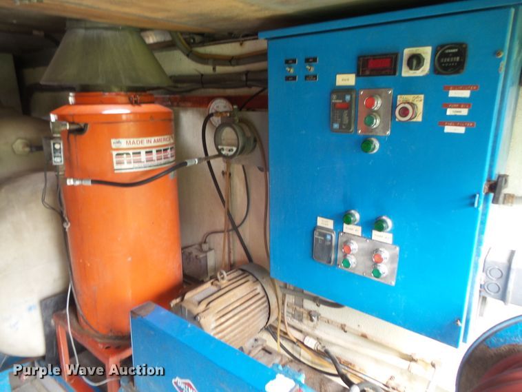 image for item DE2360 1995 GMC P3500 pressure washer truck