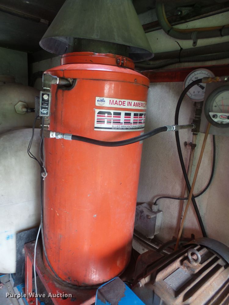 image for item DE2360 1995 GMC P3500 pressure washer truck