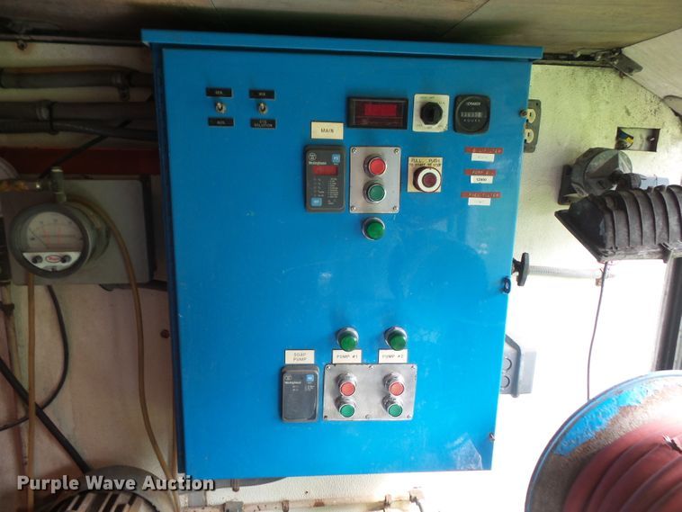 image for item DE2360 1995 GMC P3500 pressure washer truck