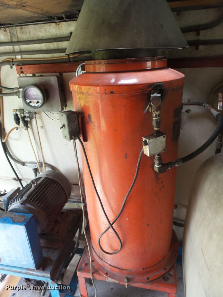 image for item DE2360 1995 GMC P3500 pressure washer truck