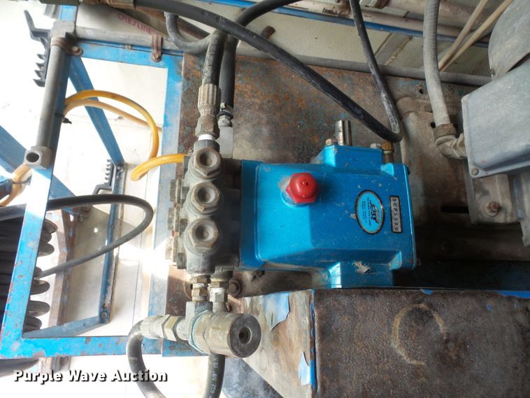 image for item DE2360 1995 GMC P3500 pressure washer truck