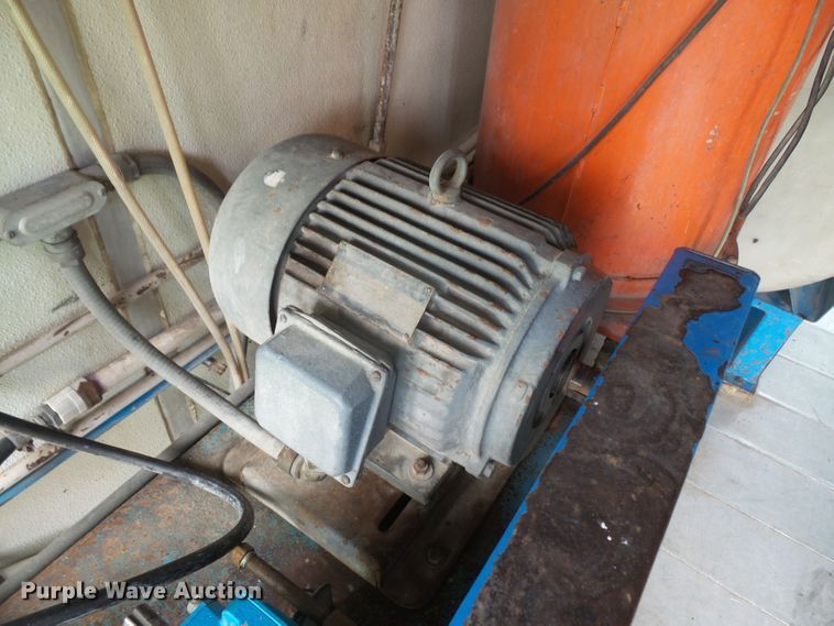 image for item DE2360 1995 GMC P3500 pressure washer truck