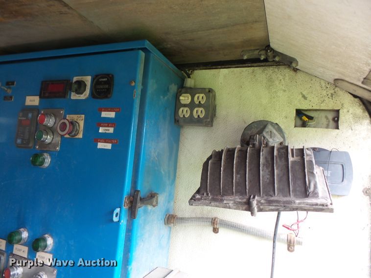 image for item DE2360 1995 GMC P3500 pressure washer truck