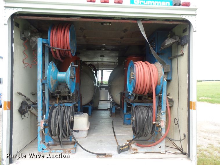 image for item DE2360 1995 GMC P3500 pressure washer truck