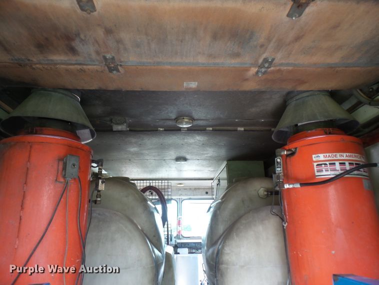 image for item DE2360 1995 GMC P3500 pressure washer truck