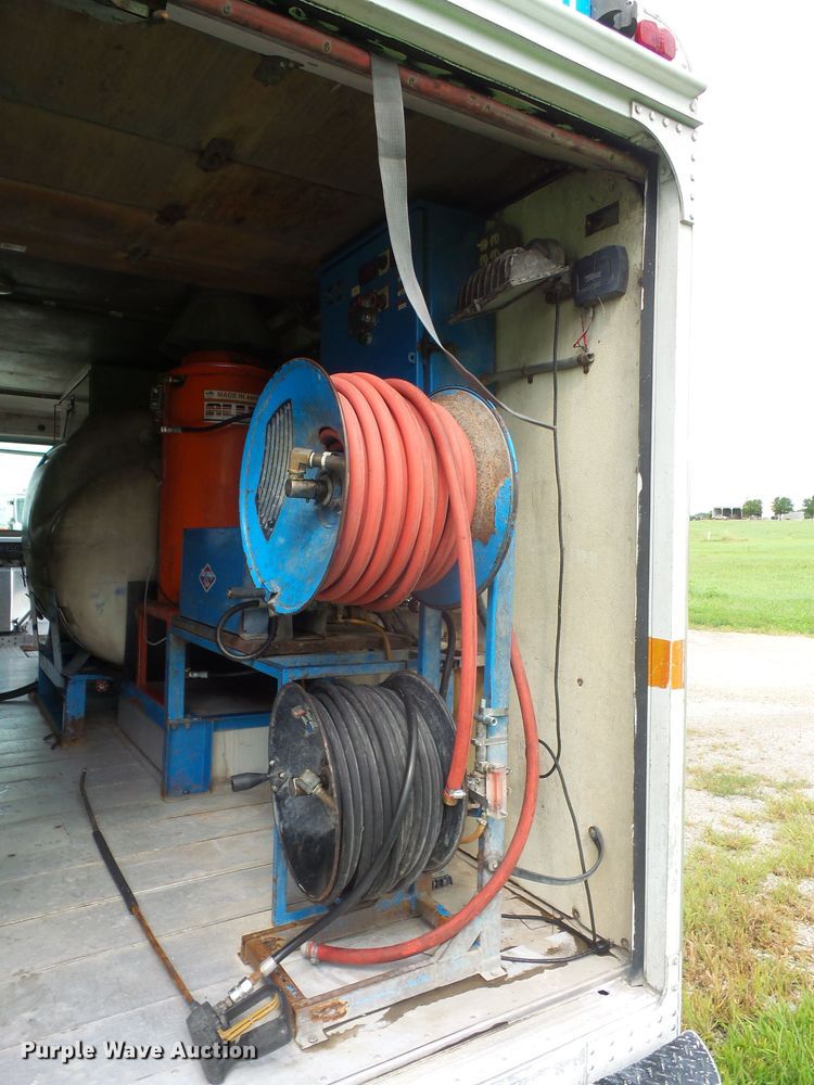 image for item DE2360 1995 GMC P3500 pressure washer truck