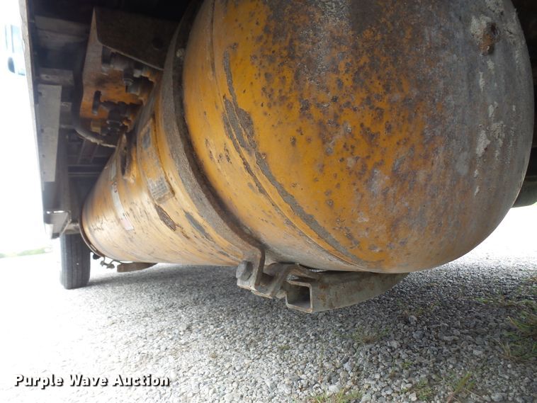 image for item DE2360 1995 GMC P3500 pressure washer truck