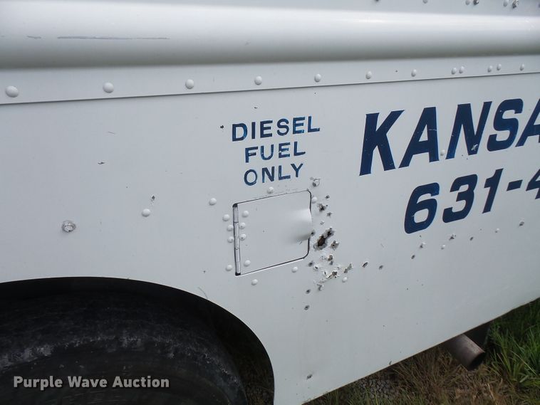 image for item DE2360 1995 GMC P3500 pressure washer truck