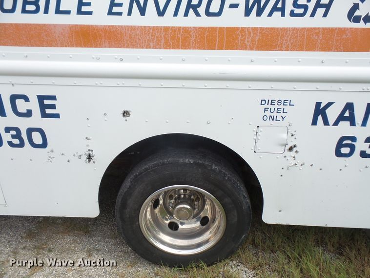 image for item DE2360 1995 GMC P3500 pressure washer truck