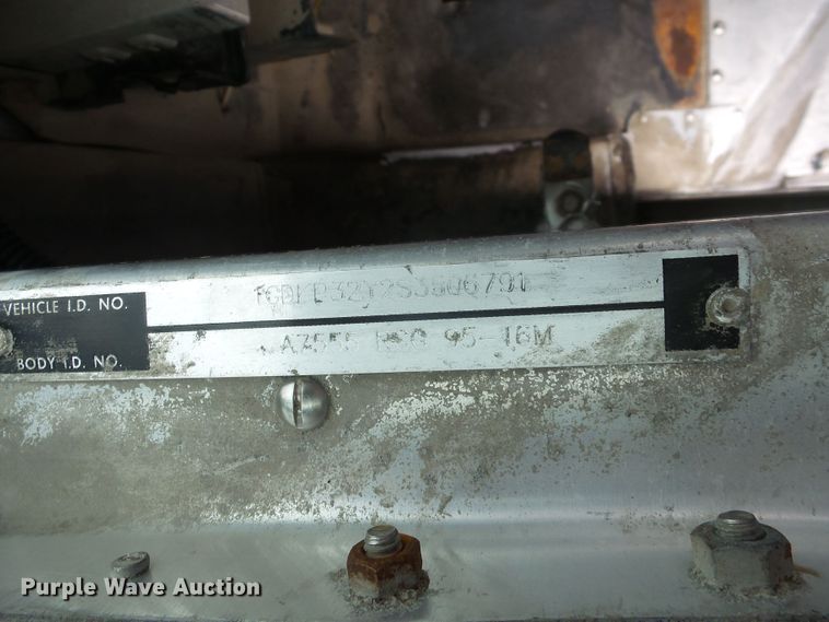 image for item DE2360 1995 GMC P3500 pressure washer truck