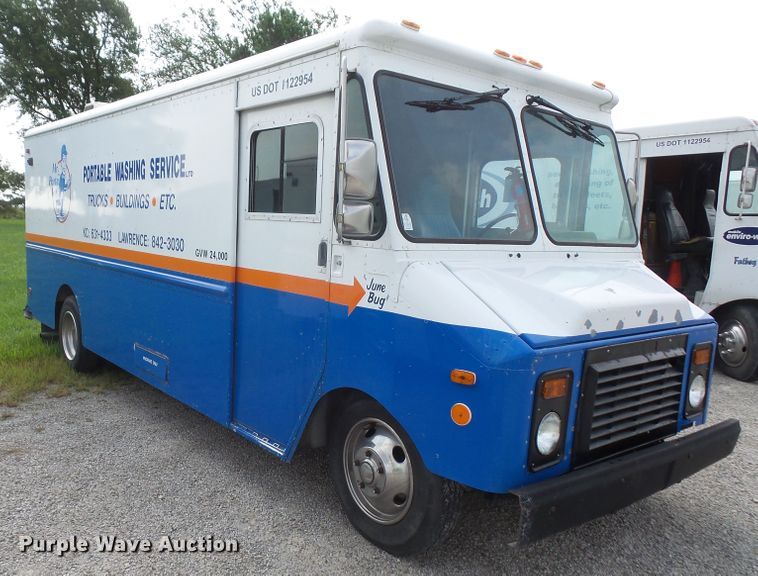 image for item DE2361 1991 Chevrolet P30 pressure washer truck