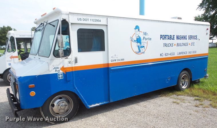 image for item DE2361 1991 Chevrolet P30 pressure washer truck