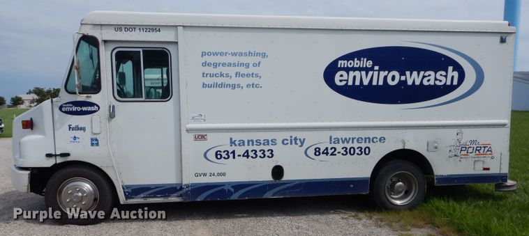 image for item DE2362 2000 Freightliner MT45 pressure washer truck