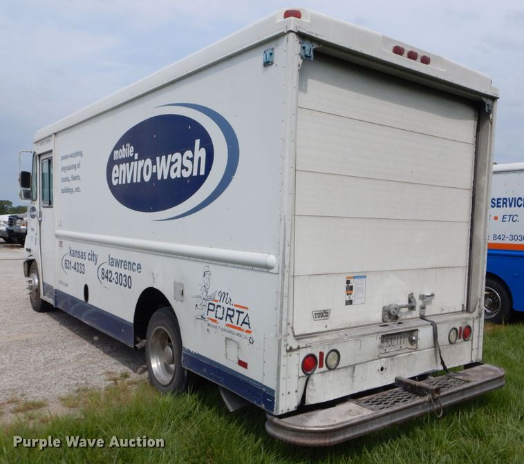 image for item DE2362 2000 Freightliner MT45 pressure washer truck