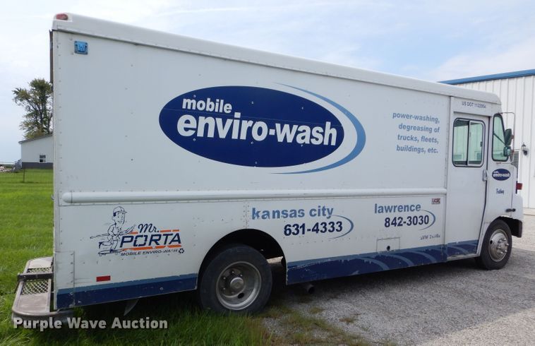 image for item DE2362 2000 Freightliner MT45 pressure washer truck