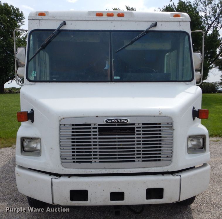 image for item DE2362 2000 Freightliner MT45 pressure washer truck