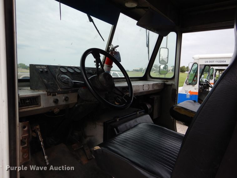 image for item DE2362 2000 Freightliner MT45 pressure washer truck