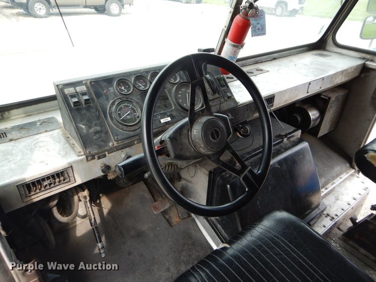 image for item DE2362 2000 Freightliner MT45 pressure washer truck