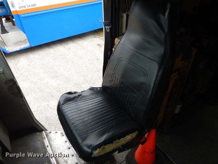 image for item DE2362 2000 Freightliner MT45 pressure washer truck