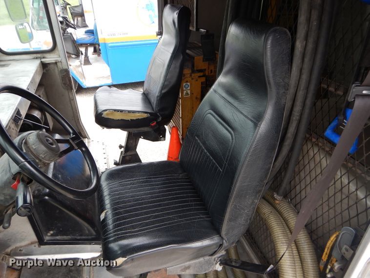 image for item DE2362 2000 Freightliner MT45 pressure washer truck