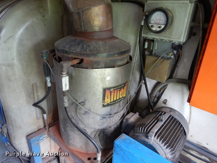 image for item DE2362 2000 Freightliner MT45 pressure washer truck