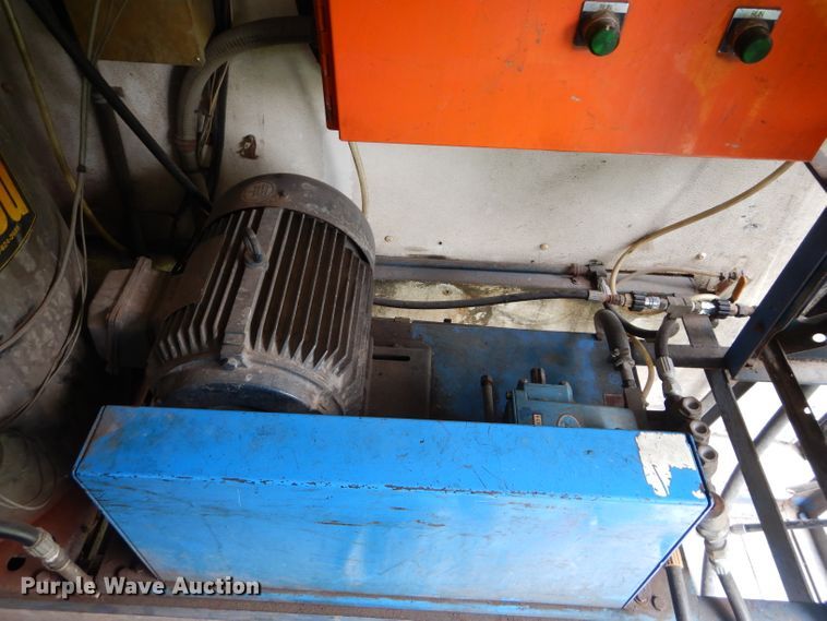 image for item DE2362 2000 Freightliner MT45 pressure washer truck