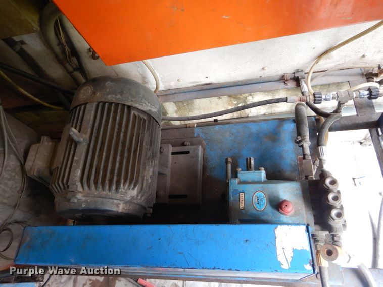 image for item DE2362 2000 Freightliner MT45 pressure washer truck