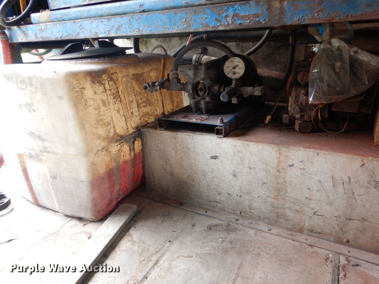 image for item DE2362 2000 Freightliner MT45 pressure washer truck