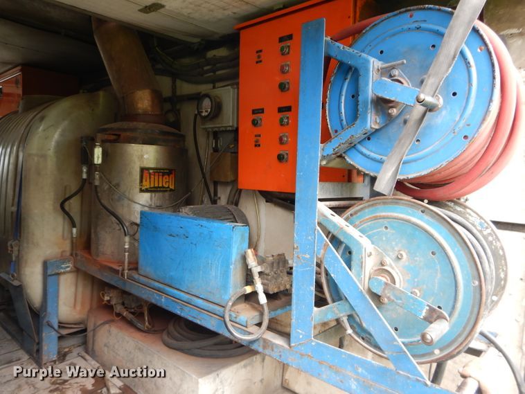 image for item DE2362 2000 Freightliner MT45 pressure washer truck