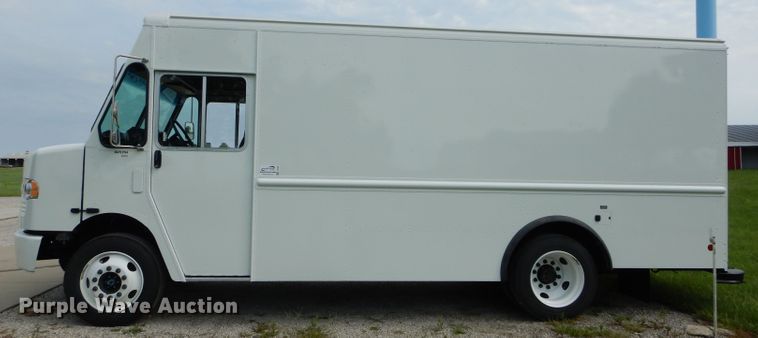 image for item DE2363 2017 Freightliner MT55 delivery truck