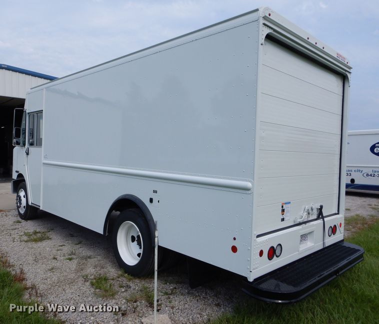 image for item DE2363 2017 Freightliner MT55 delivery truck