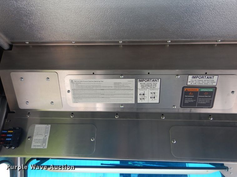 image for item DE2363 2017 Freightliner MT55 delivery truck