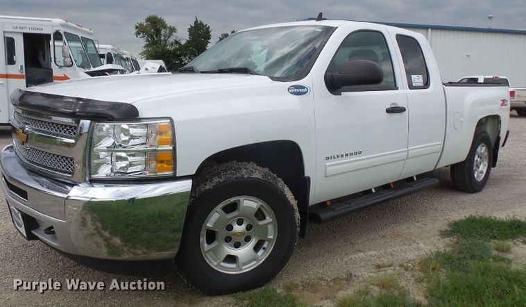 image for item DE2364 2013 Chevrolet Silverado 1500 Ext. Cab pickup truck