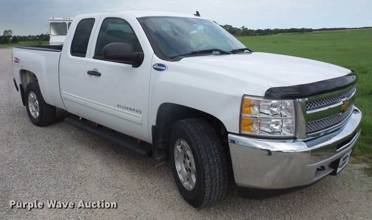 image for item DE2364 2013 Chevrolet Silverado 1500 Ext. Cab pickup truck