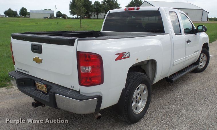 image for item DE2364 2013 Chevrolet Silverado 1500 Ext. Cab pickup truck